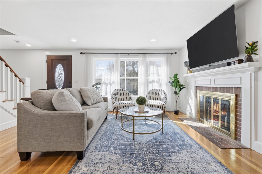 10 Great Pines Ave
