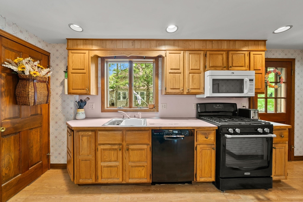 5 Ingalls St, Woburn, MA Photo #13