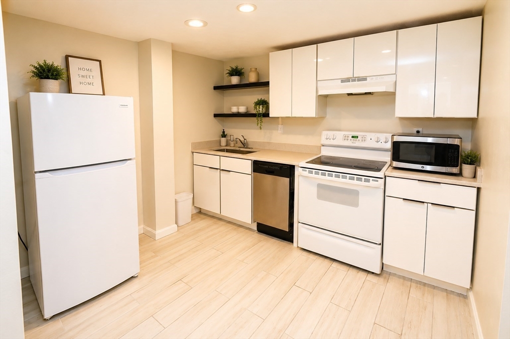 1427 Commonwealth Ave 102