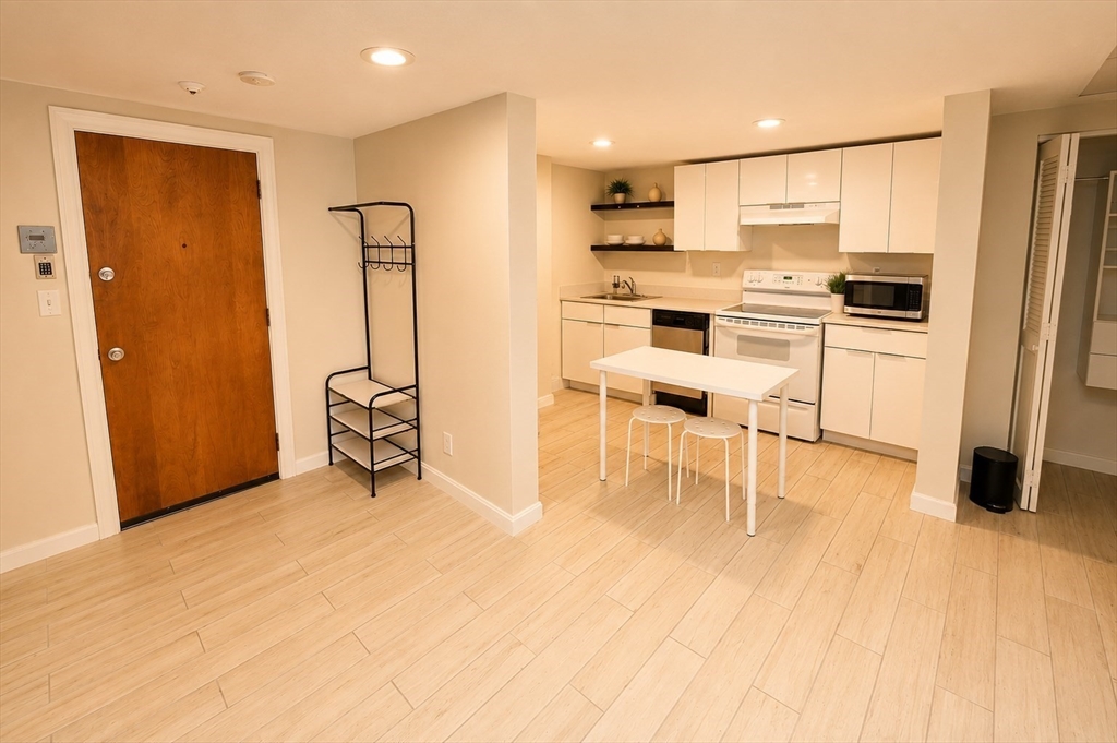 1427 Commonwealth Ave 102