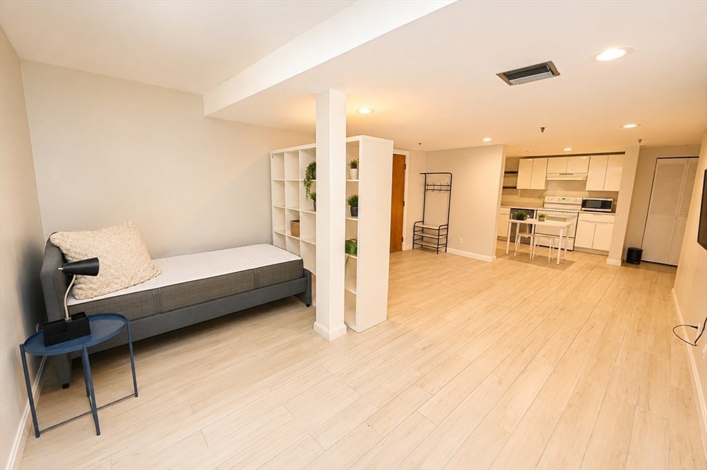 1427 Commonwealth Ave 102