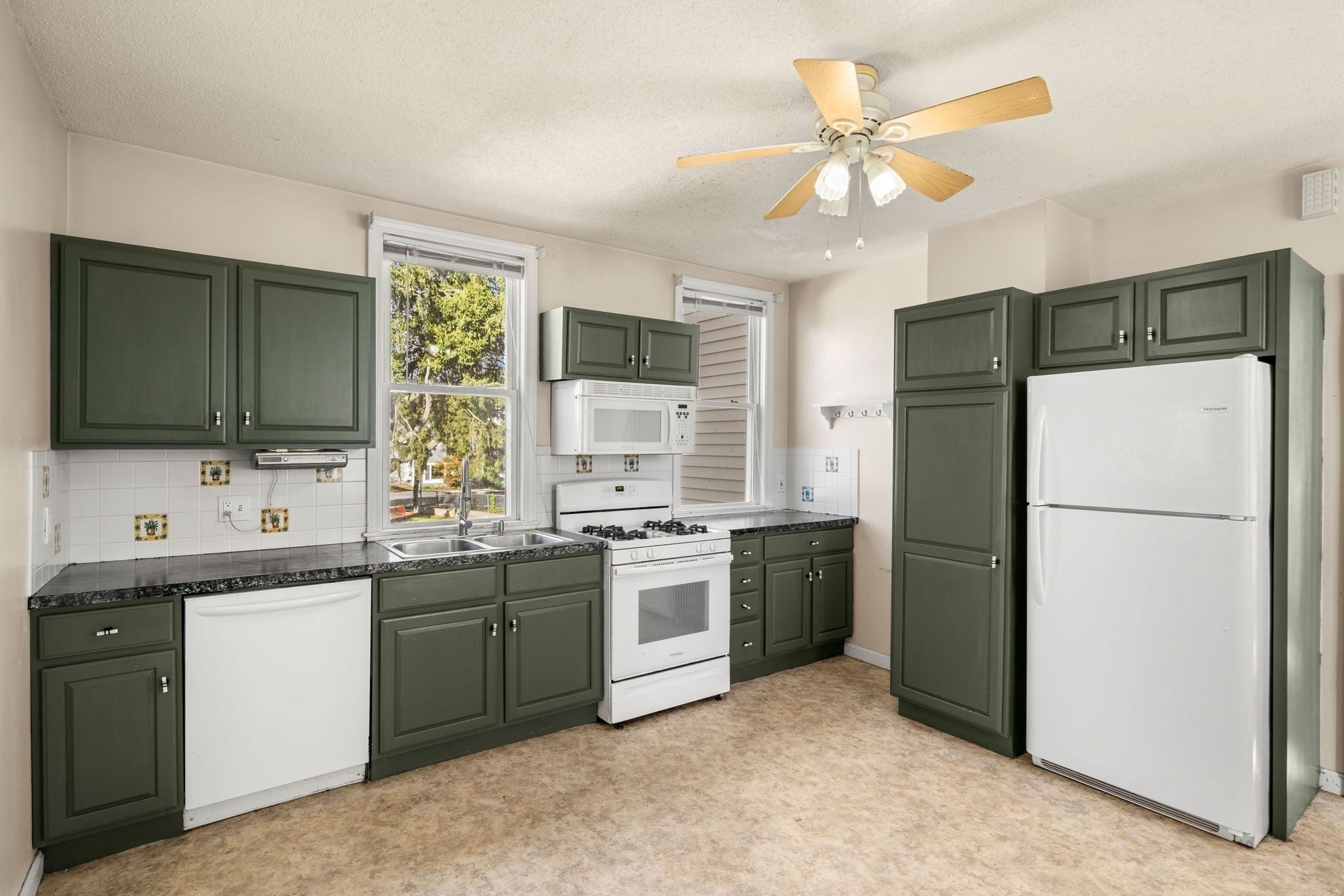 8 Morton St, North Andover, MA, 8 Morton St, North Andover, MA Photo #2