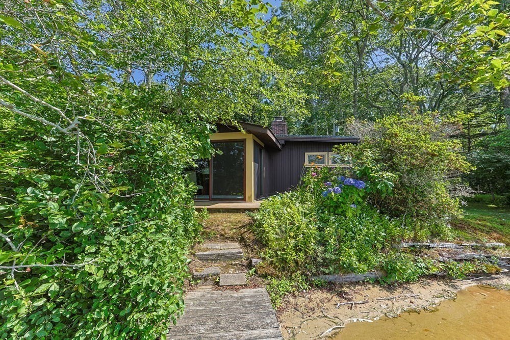 35 Santuit Ln