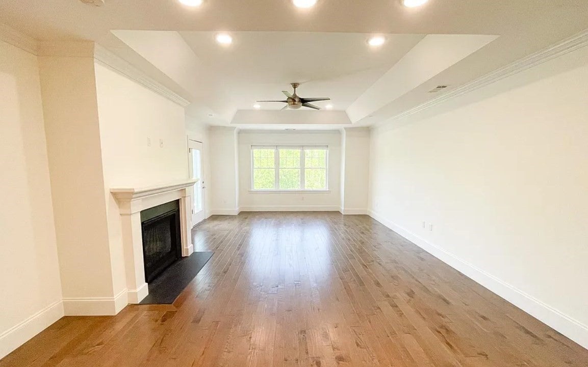 8 Island Court 407