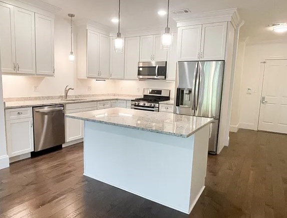 8 Island Court 407