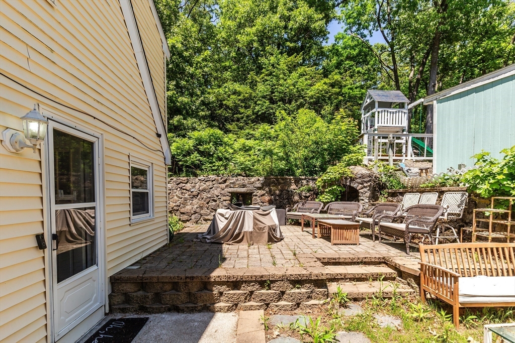 30 Tinson Rd