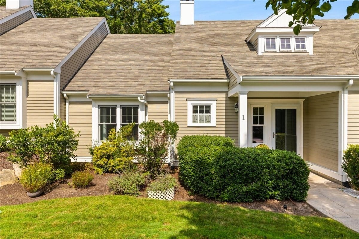 Photo of 1 Crows Nest Ln, Marshfield, MA