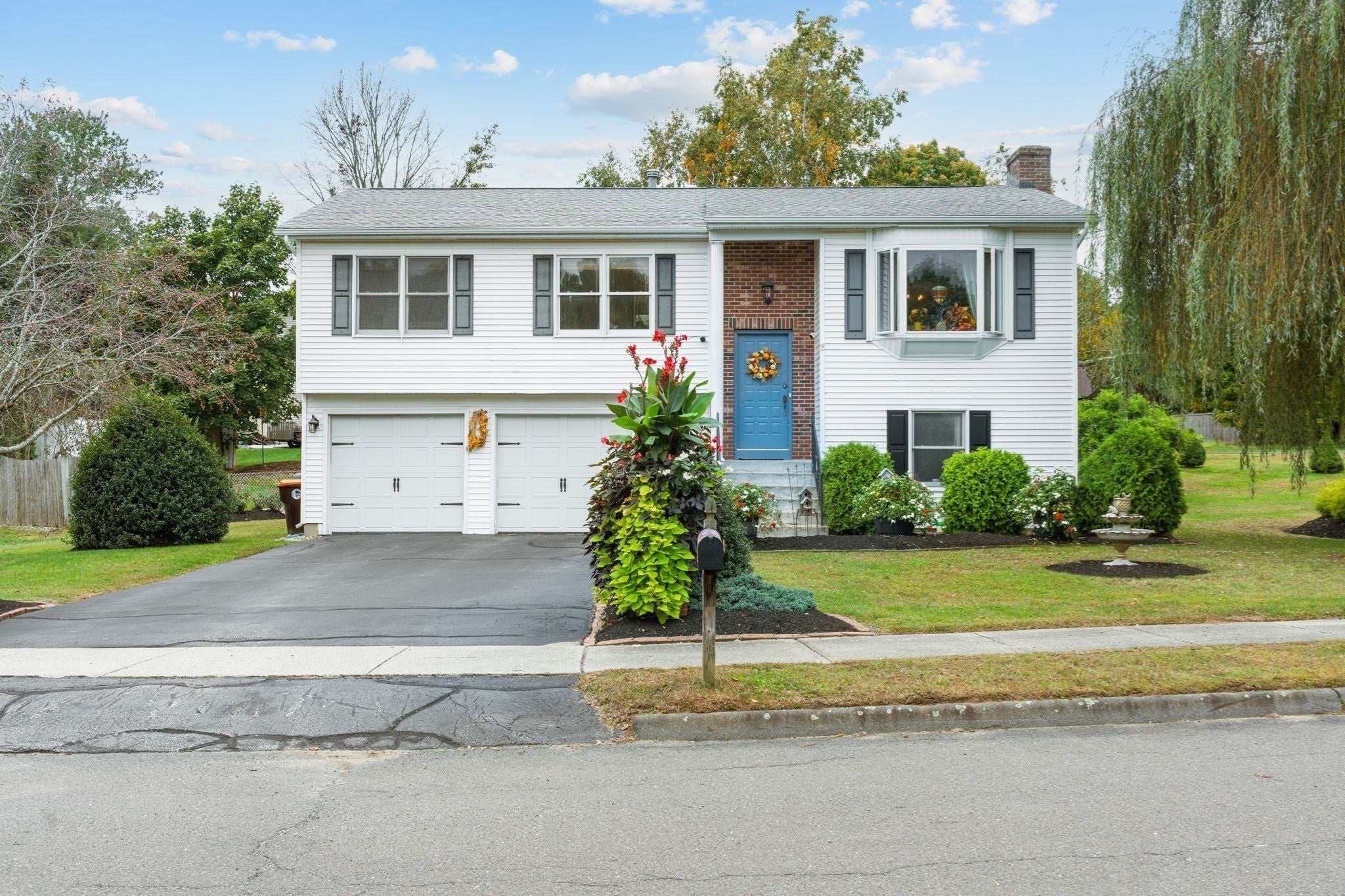 8 Oriole Dr, Agawam, MA, 8 Oriole Dr, Agawam, MA Photo #3