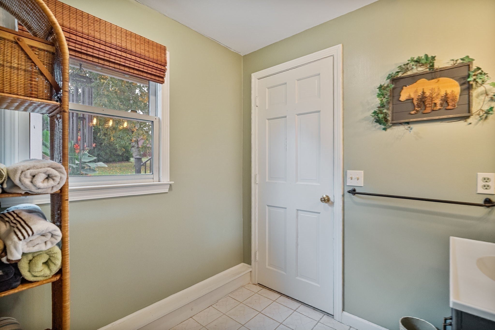 8 Oriole Dr, Agawam, MA, 8 Oriole Dr, Agawam, MA Photo #31