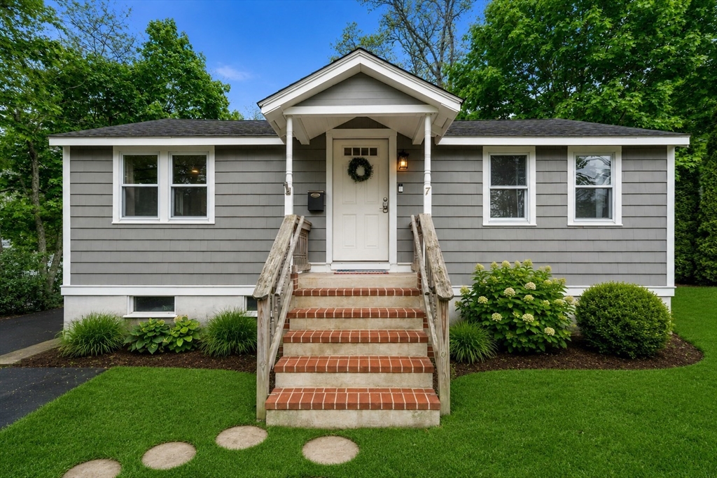 7 Indian Neck Rd