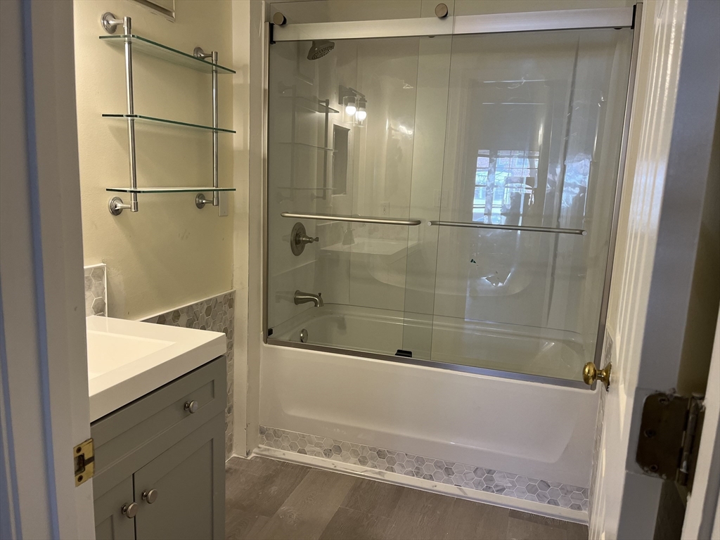 324 Washington St 103