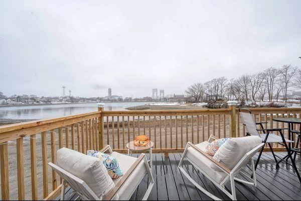 85 Kings Cove Beach Rd