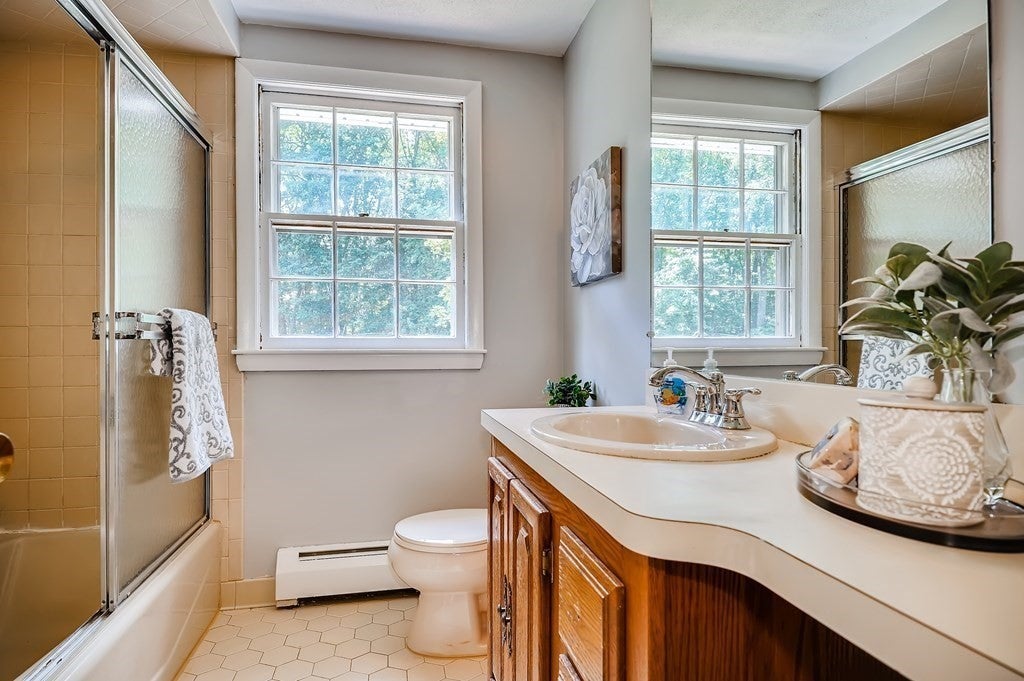 16 Phillip Ave, Burlington, MA, 16 Phillip Ave, Burlington, MA Photo #19