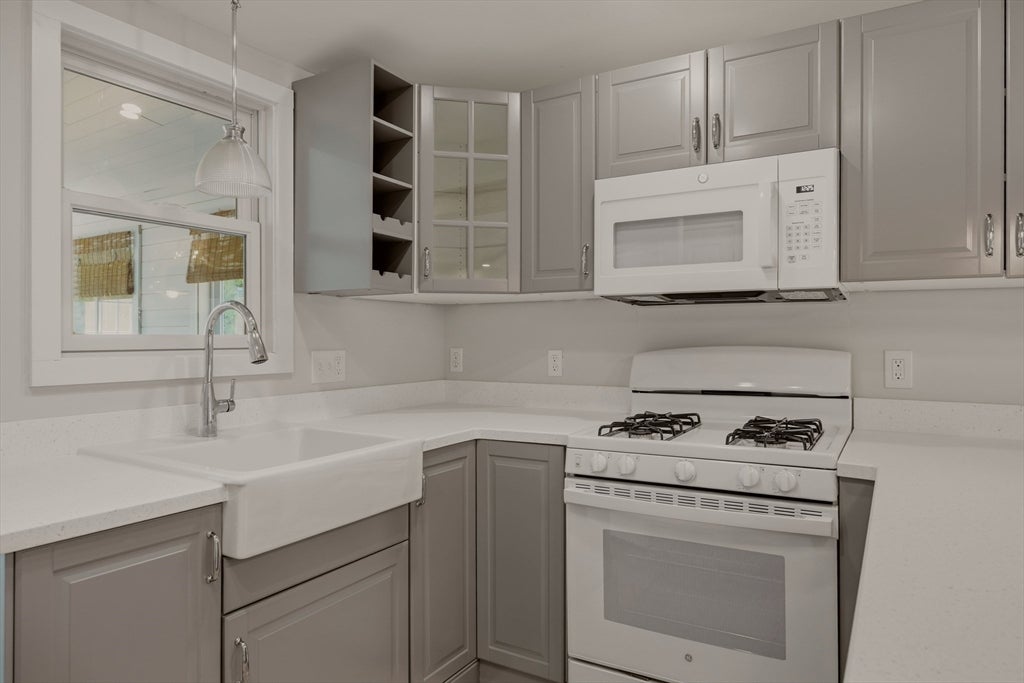 225 Mount Pleasant St, Fall River, MA, 225 Mount Pleasant St, Fall River, MA Photo #10