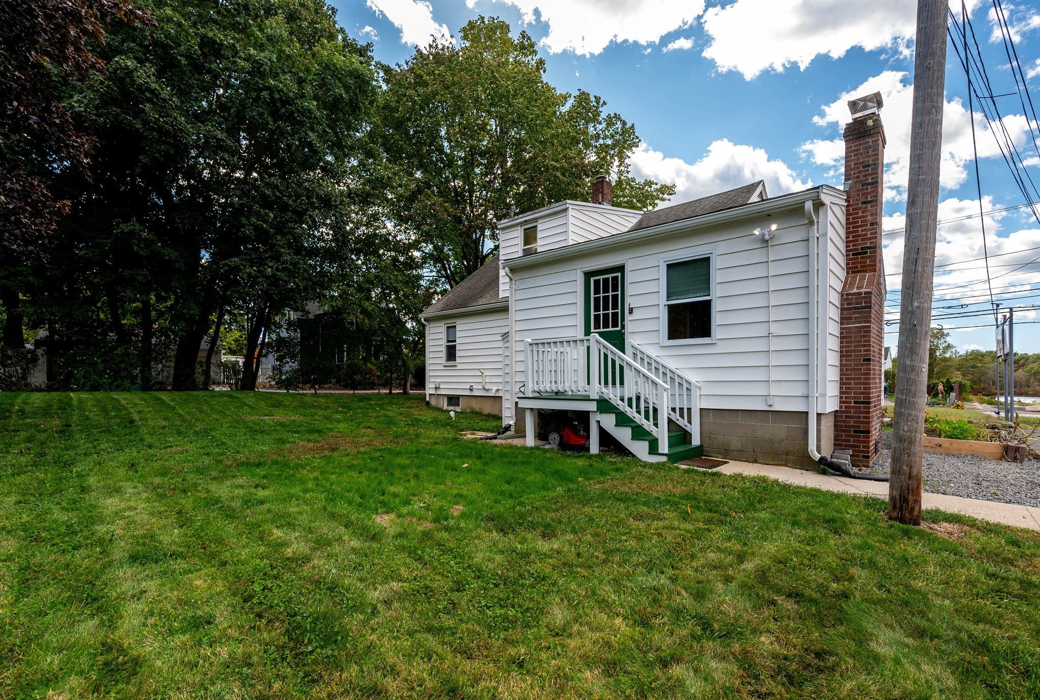 83 Mansfield Ave