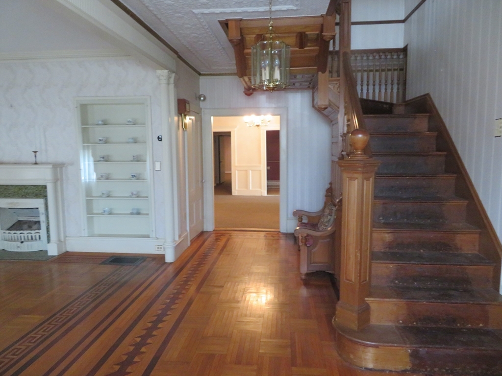 8 Crapo Street