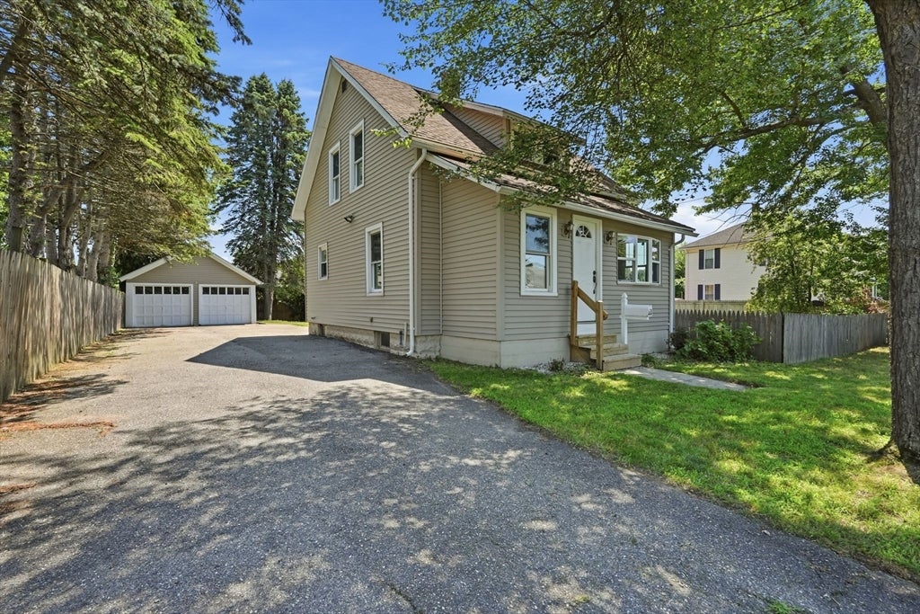 Photo of 33 Baltimore Ave, Chicopee, MA
