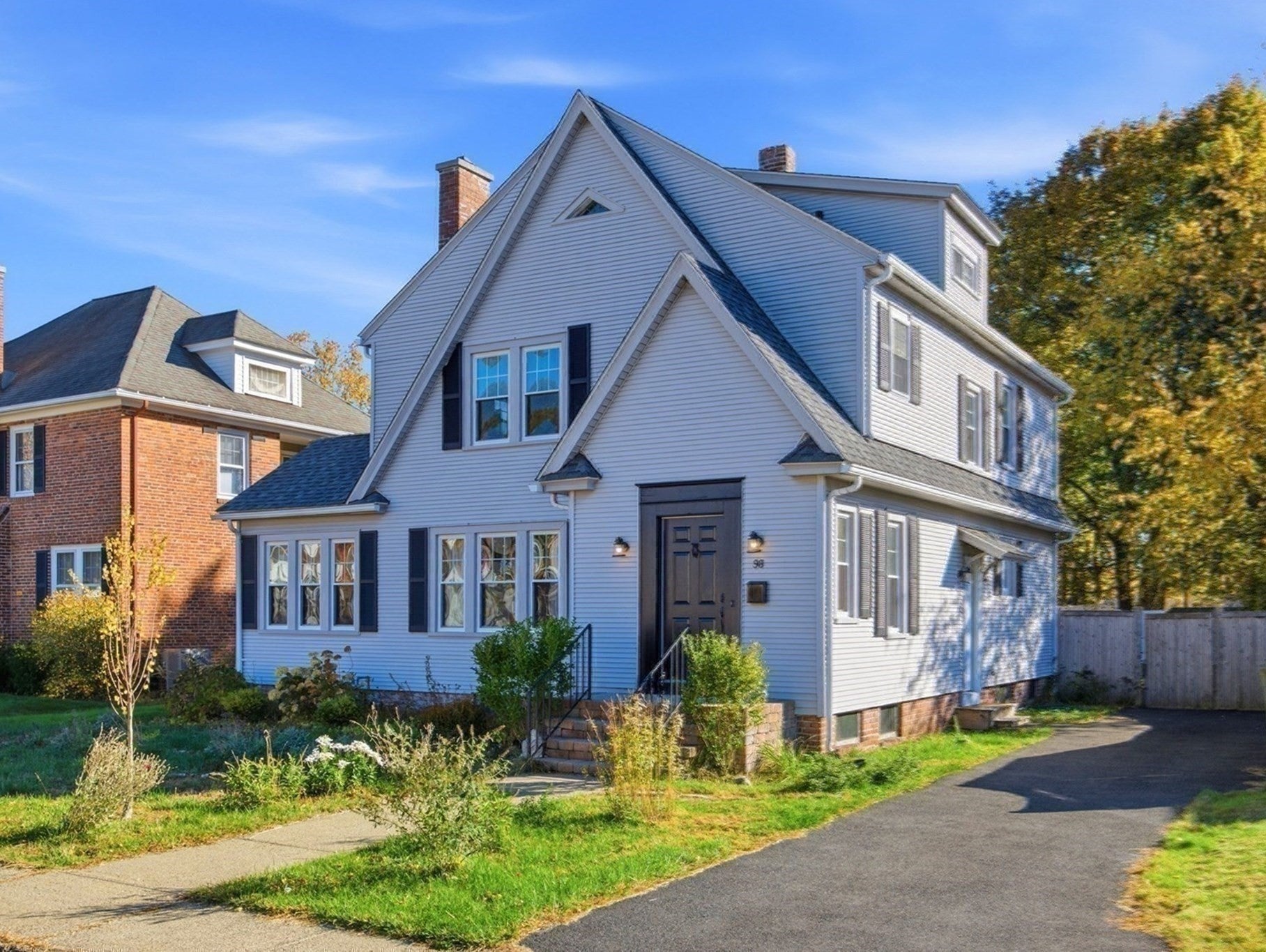 Photo of 98 Pinehurst Rd, Holyoke, MA