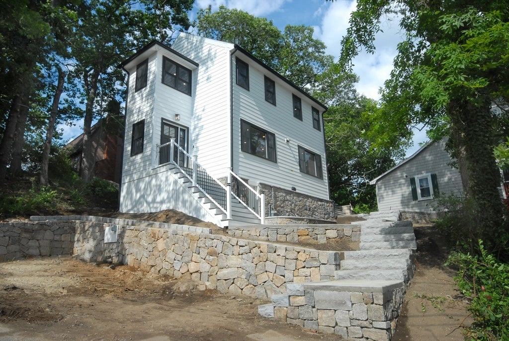 Photo of 9 Ledge St, Melrose, MA