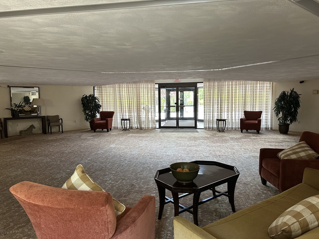 406 Paradise Rd. 1N