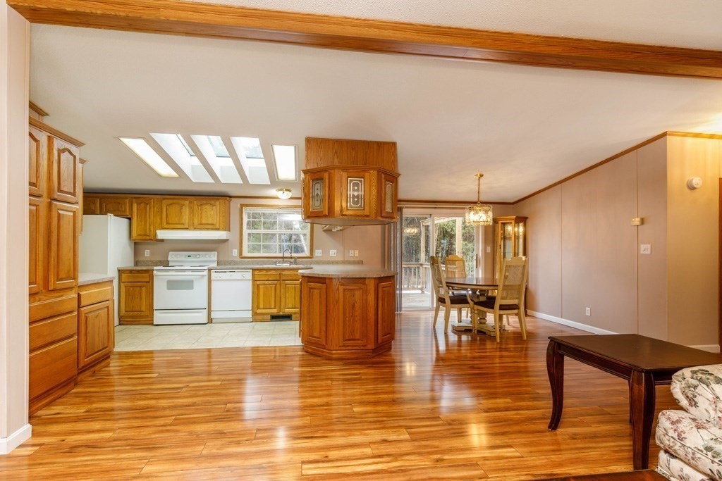 90 Earl Drive