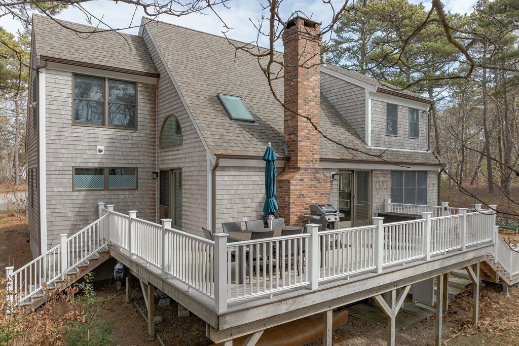 165 Mayflower Dr