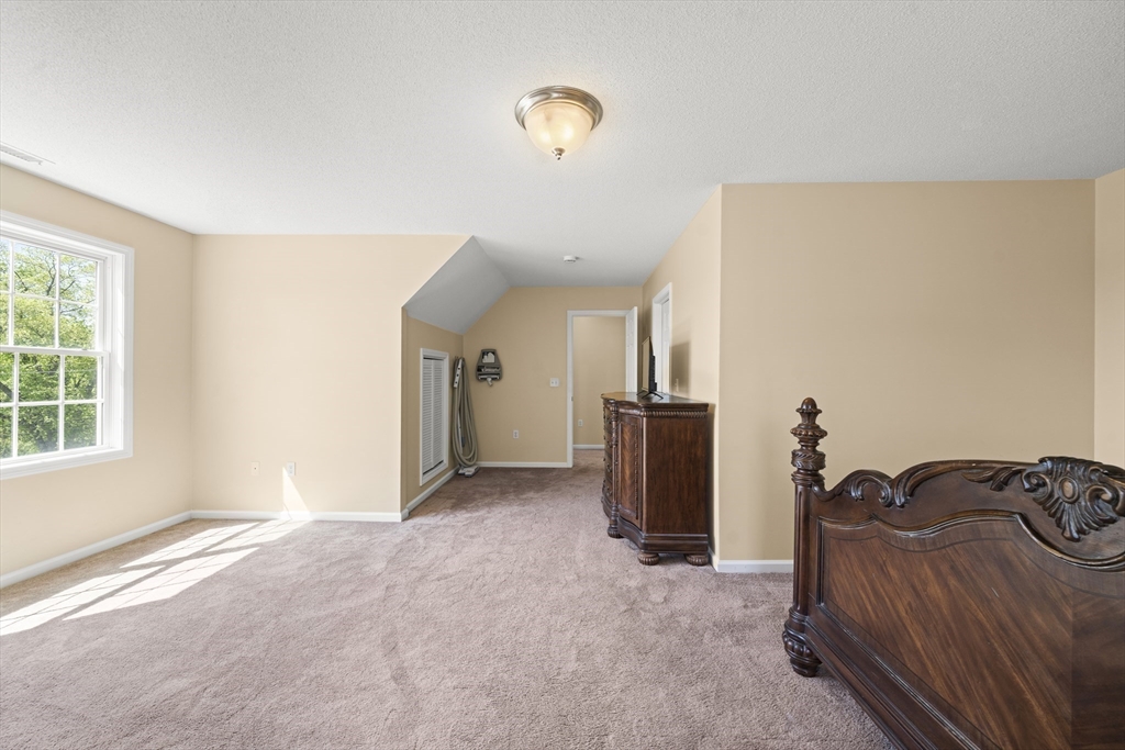 1507 E Mountain Rd, Westfield, MA Photo #17