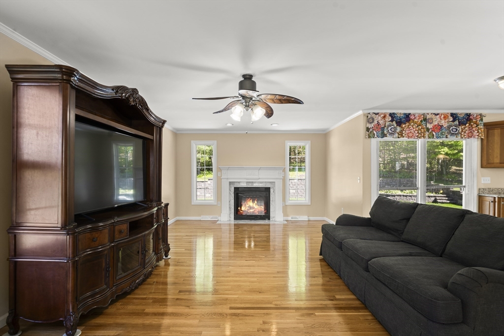 1507 E Mountain Rd, Westfield, MA Photo #9