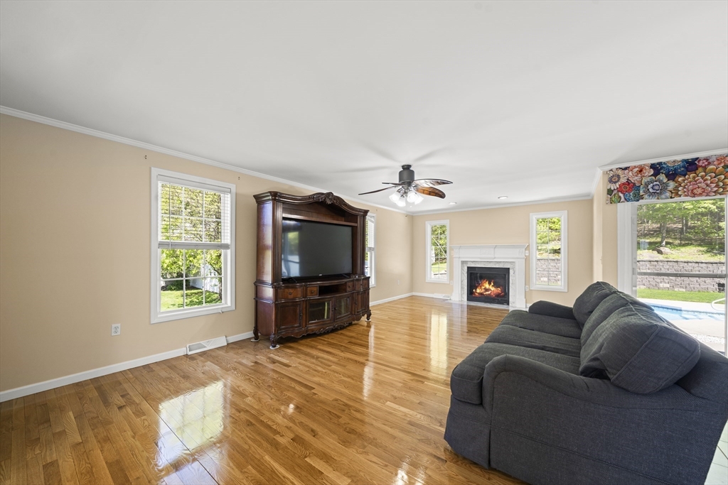 1507 E Mountain Rd, Westfield, MA Photo #10