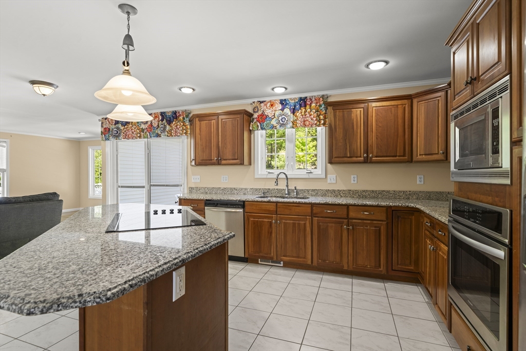 1507 E Mountain Rd, Westfield, MA Photo #5