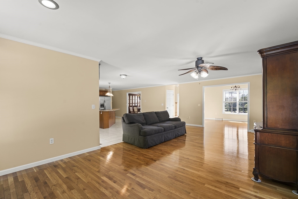 1507 E Mountain Rd, Westfield, MA Photo #11