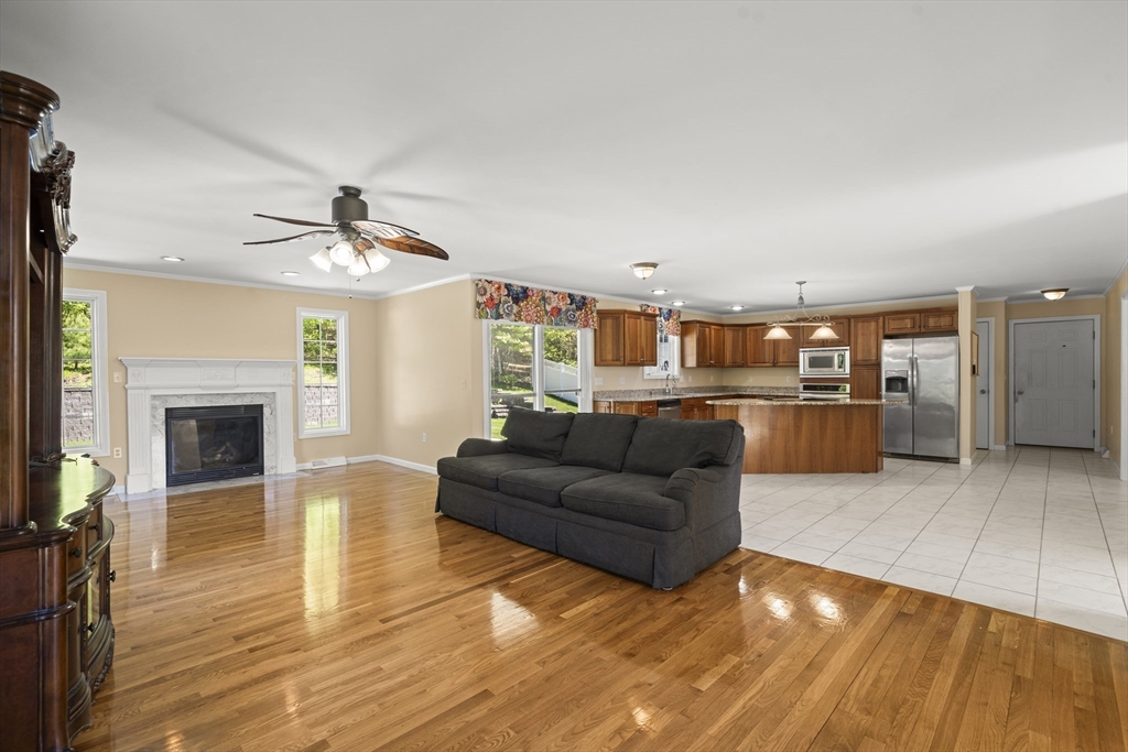 1507 E Mountain Rd, Westfield, MA Photo #7