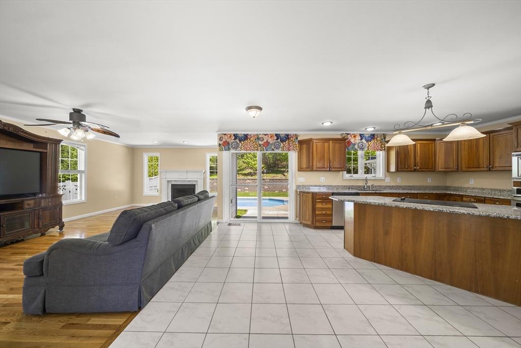 1507 E Mountain Rd, Westfield, MA Photo #6