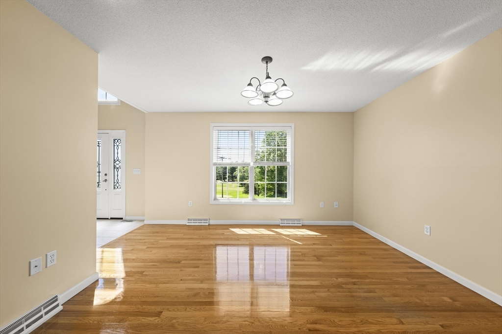 1507 E Mountain Rd, Westfield, MA Photo #12