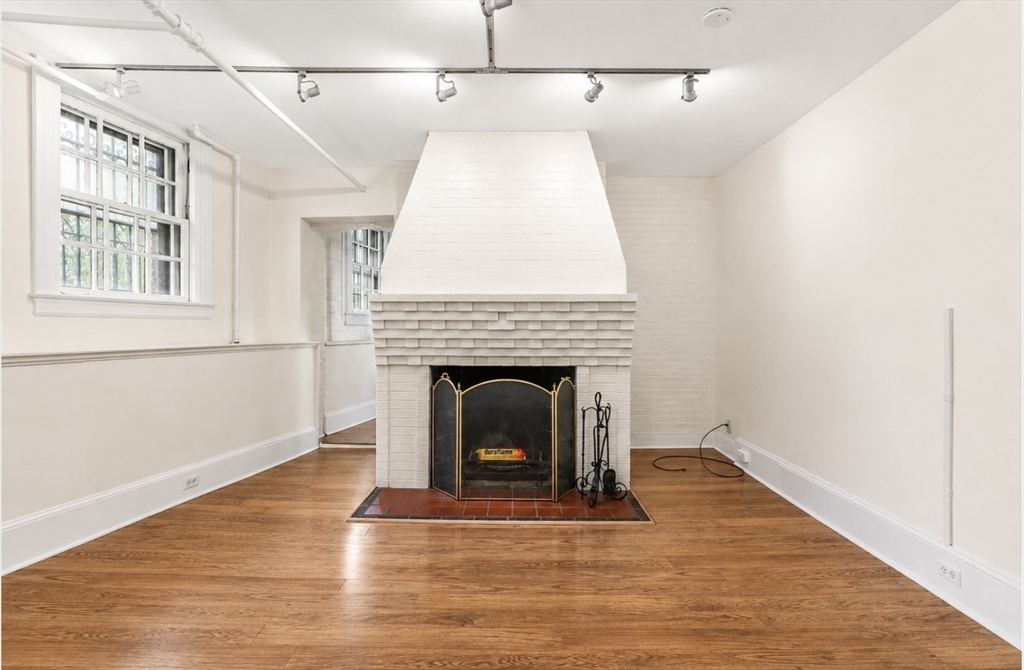 112 Pinckney Street 4