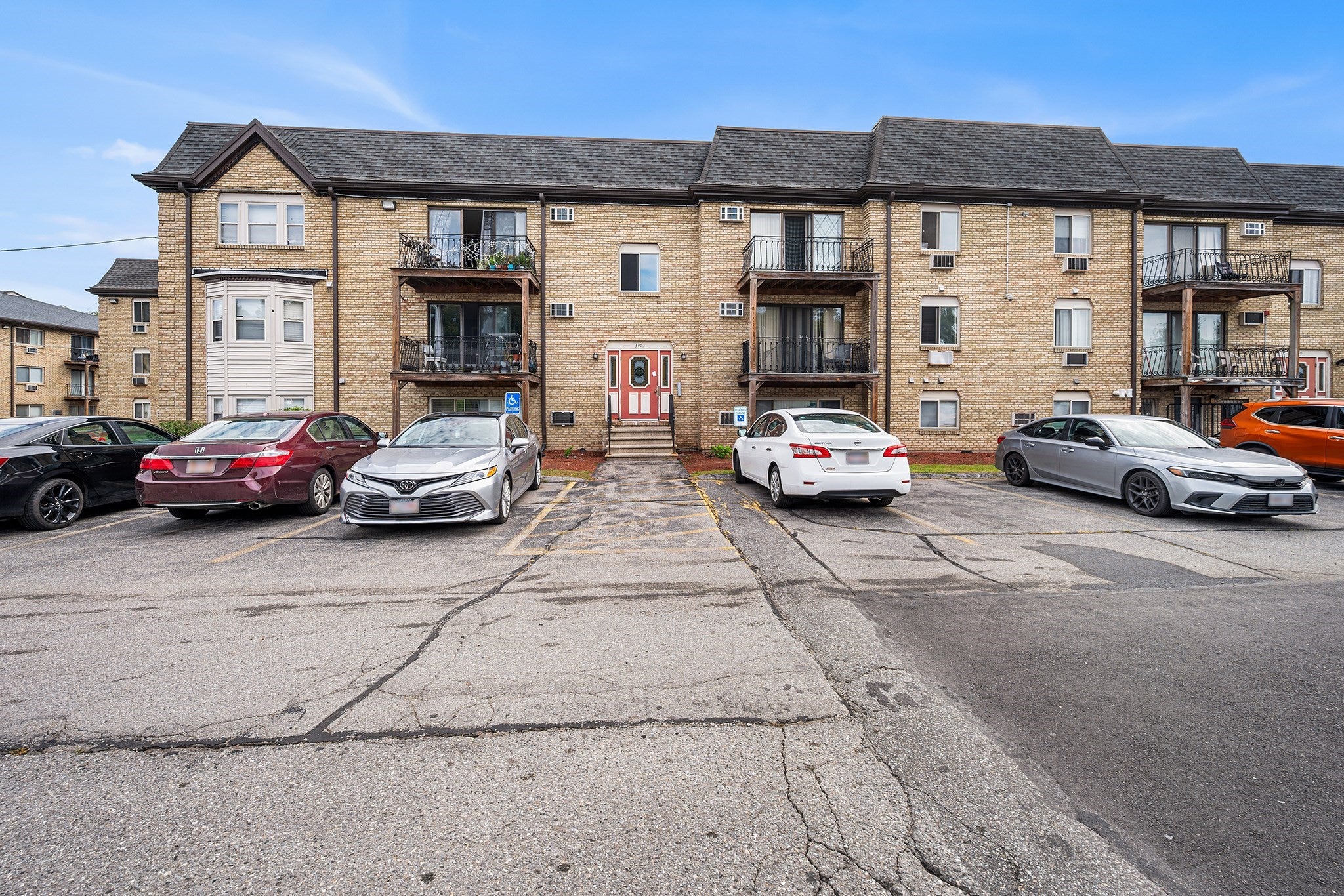 Photo of 347 Pawtucket Blvd, Lowell, MA