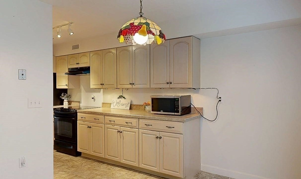 33 Cobblestone Lane 33