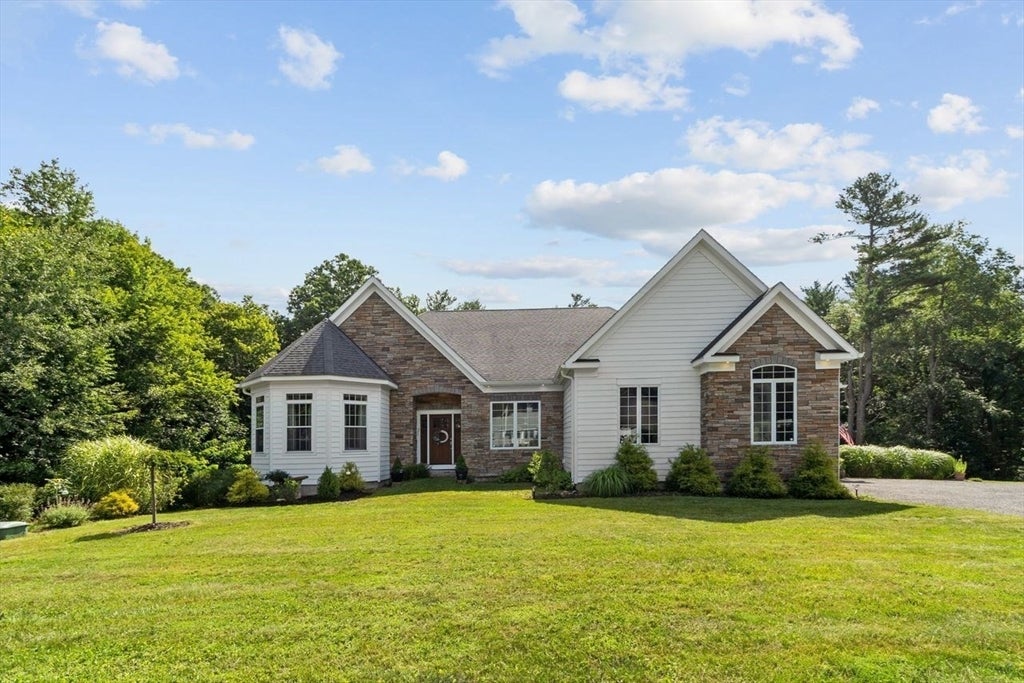 Photo of 21 Sherwood Dr, Spencer, MA