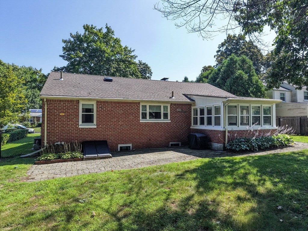 114 Fenway Dr, Springfield, MA, 114 Fenway Dr, Springfield, MA Photo #4