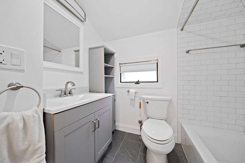 2 Cottage Cir #2, Somerville, MA Photo #11