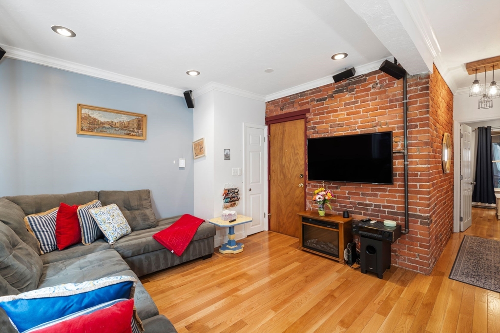 38RA Charter St 2