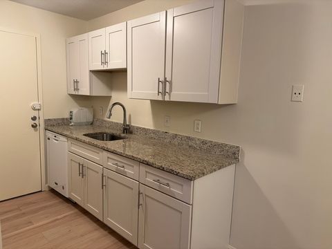 52 Village Brook Ln 14 Natick MA 01760