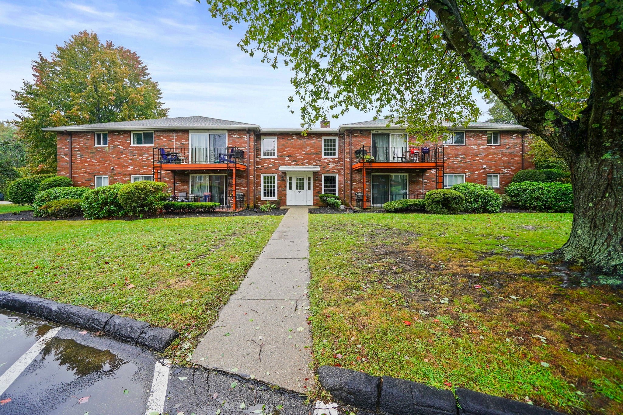 Photo of 95 Fountain Ln, Weymouth, MA