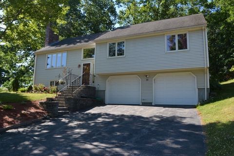 11 Bluegrass Ln Shrewsbury MA 01545