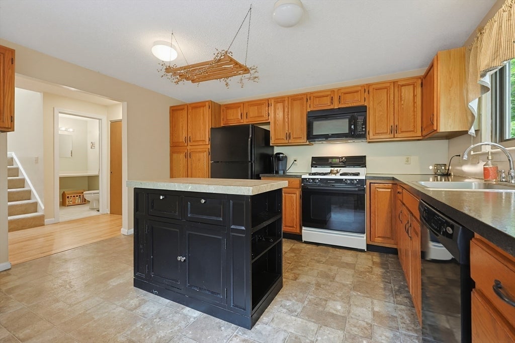25 Country Club Ln #D, Milford, MA, 25 Country Club Ln #D, Milford, MA Photo #3