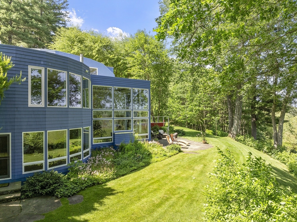 389 River Rd