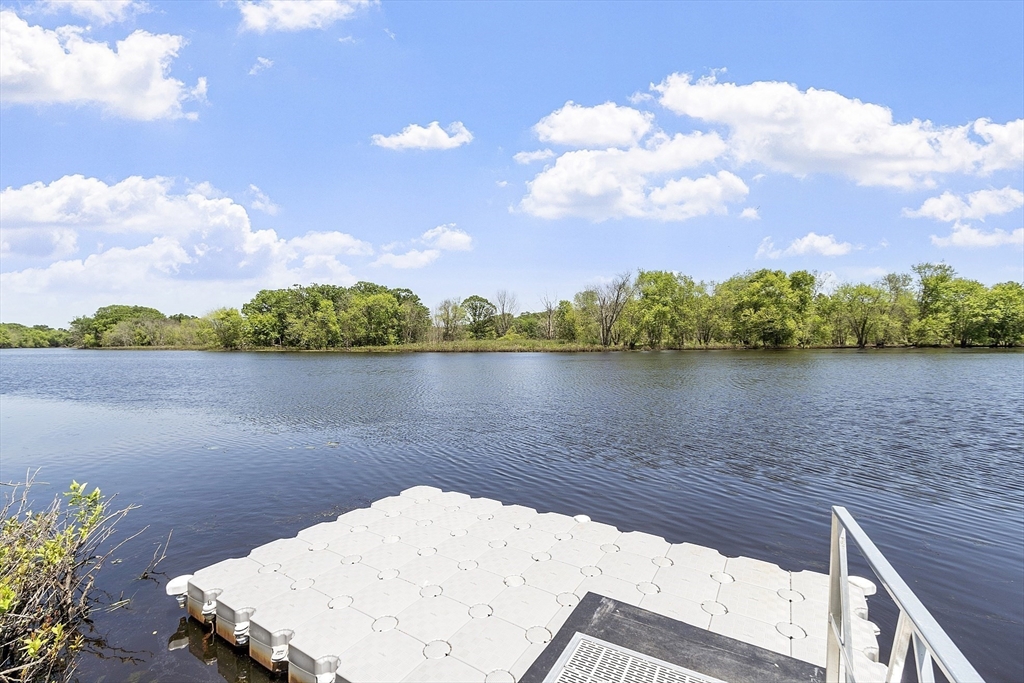 389 River Rd