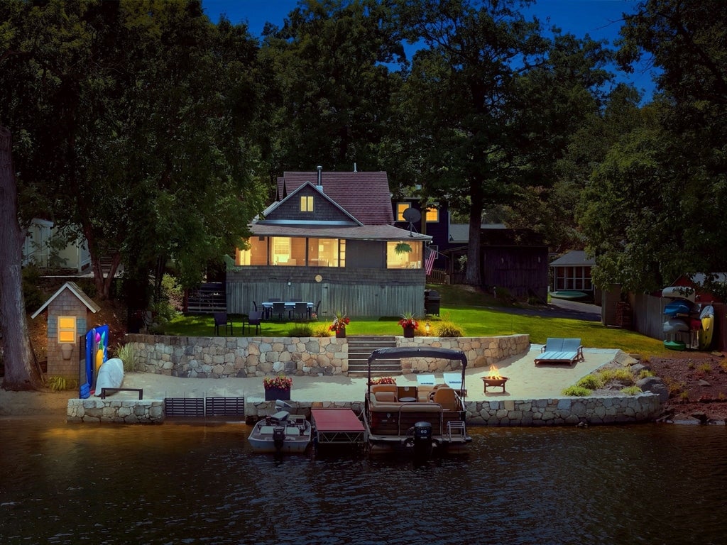 53 Kinsley Ln, Mendon, MA Photo #1