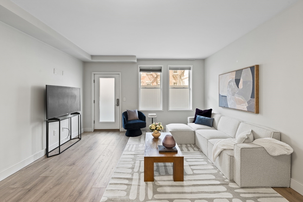 70 Bremen St 205