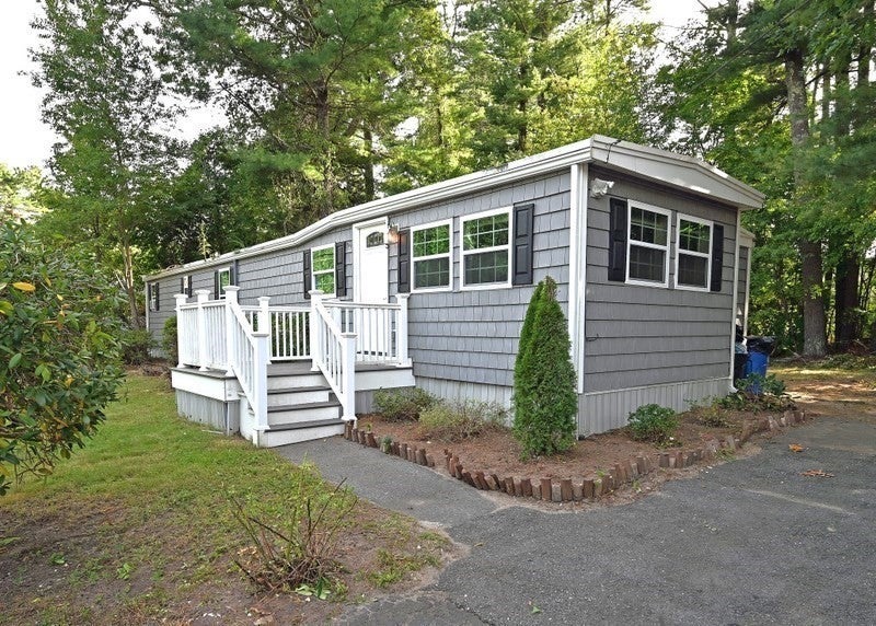 5 Siesta Dr, Wareham MA 02576